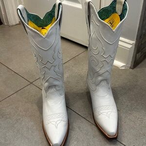 NWOT Ladies Corral Cowboy Boots - Z5046 White Snip Toe Cowboy Boots